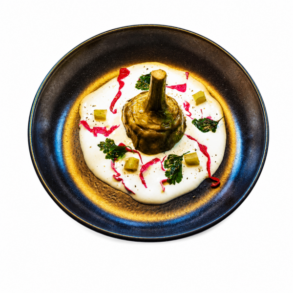 Carciofo brasato su fonduta di formaggio di capra, olio al prezzemolo e kimchi rosso