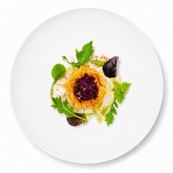 Tartare di salmerino marinato con limone fermentato, insalata di finocchio, confettura di cipolla rossa e aneto