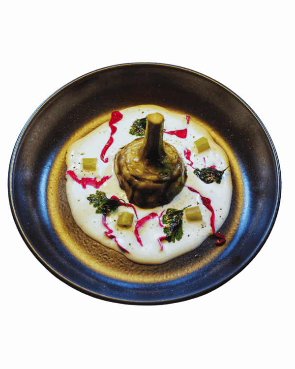 Carciofo brasato su fonduta di formaggio di capra, olio al prezzemolo e kimchi rosso