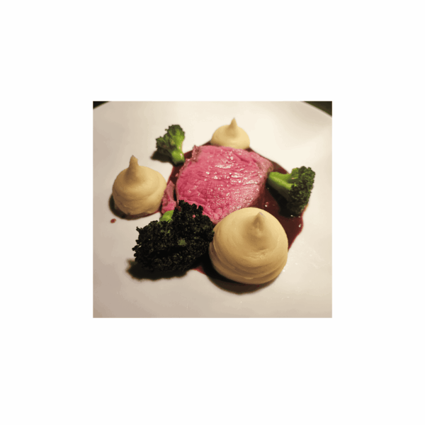 Roastbeef vom heimischen Rind mit Rotweinsauce, Kartoffelpüree und Broccoli