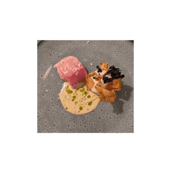 Wels aus Bozen, Veloutèe, Topinamburpüree und Gemüsechips