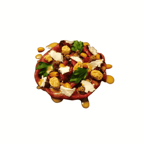 Carpaccio vom heimischen Rind, Steinpilzcreme, Ziegenfrischkäse, Taralli Chips und Misodressing