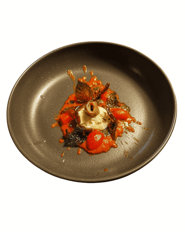 Crema di pomodoro, pomodori al forno, acciughe, olive, mozzarella di burrata e basilico