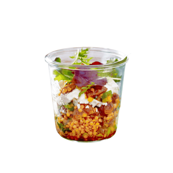 Beluga-Linsensalat mit hausgemachtem Kimchi, Rucola und Frischkäsepraline