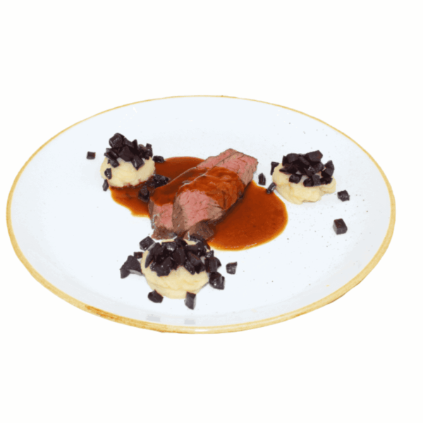 Onglet vom heimischen Rind mit Pastinakenpüree und glassierten blauen Karotten