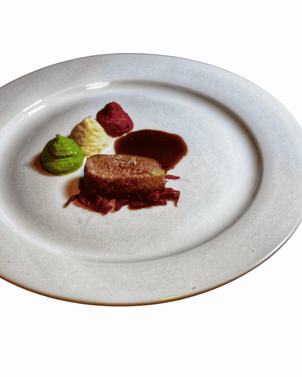 Petto d'anatra con jus all'arancia, tre tipi di purea e castagne glassate