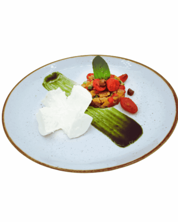 Grillgemüse Tartar mit Büffelmozzarella, Basilikum und Oliven