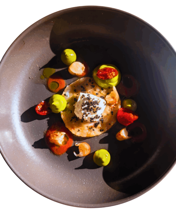 Tartare di gamberi con burrata, pomodori rossi e gamberi confit