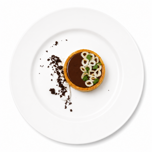 Tartelettes with nougat caramel cream and hazelnuts and seasonal fruit
