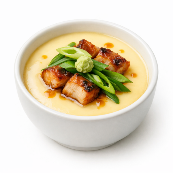 Chawanmushi (sformato di uova giapponese) con gamberi, pollo, shoyu, cipollotto e katsuobushi fatto in casa di siluro di Bolzano