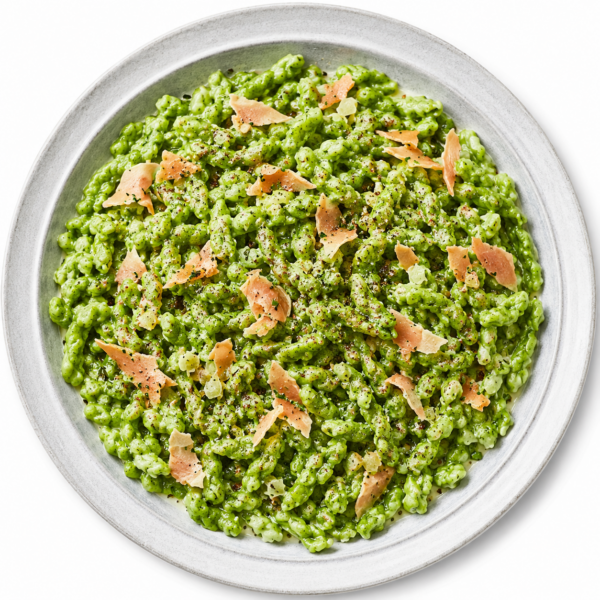Spinach spaetzle with ham in cream sauce
