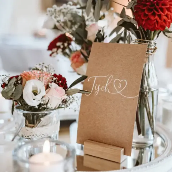 Central decoration for round tables