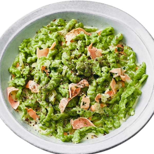 Spinach spaetzle with ham in cream sauce