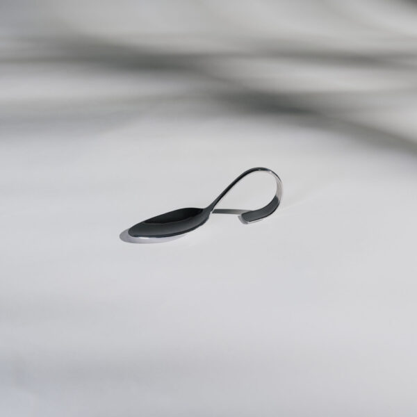 Curved snack spoon